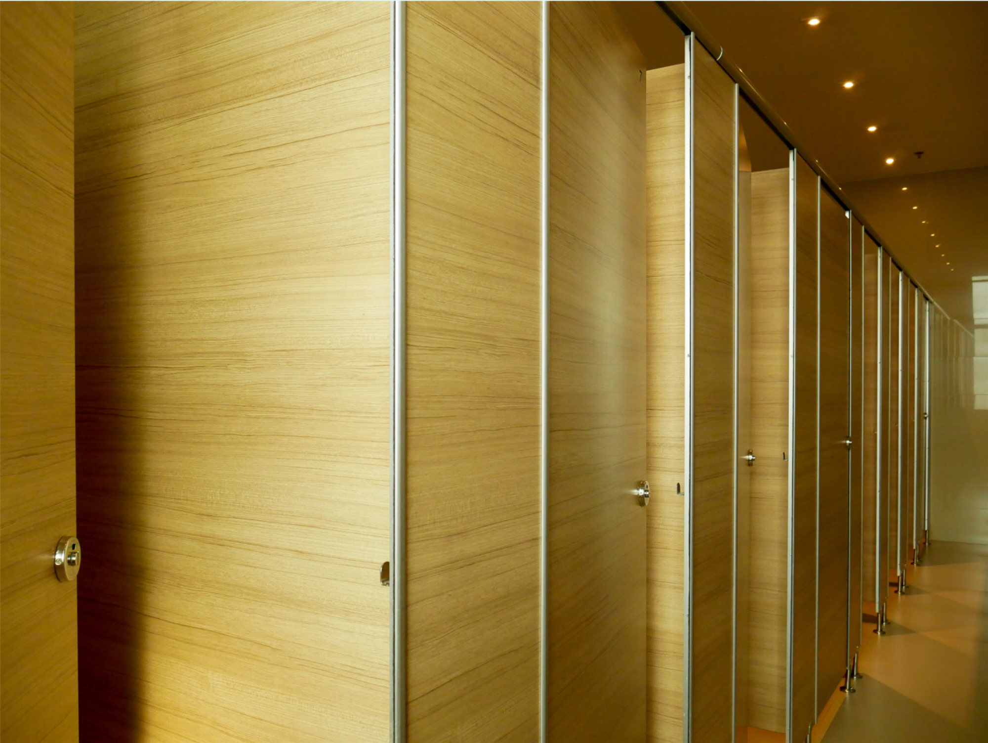 Fabrication de cloisons stratifiées