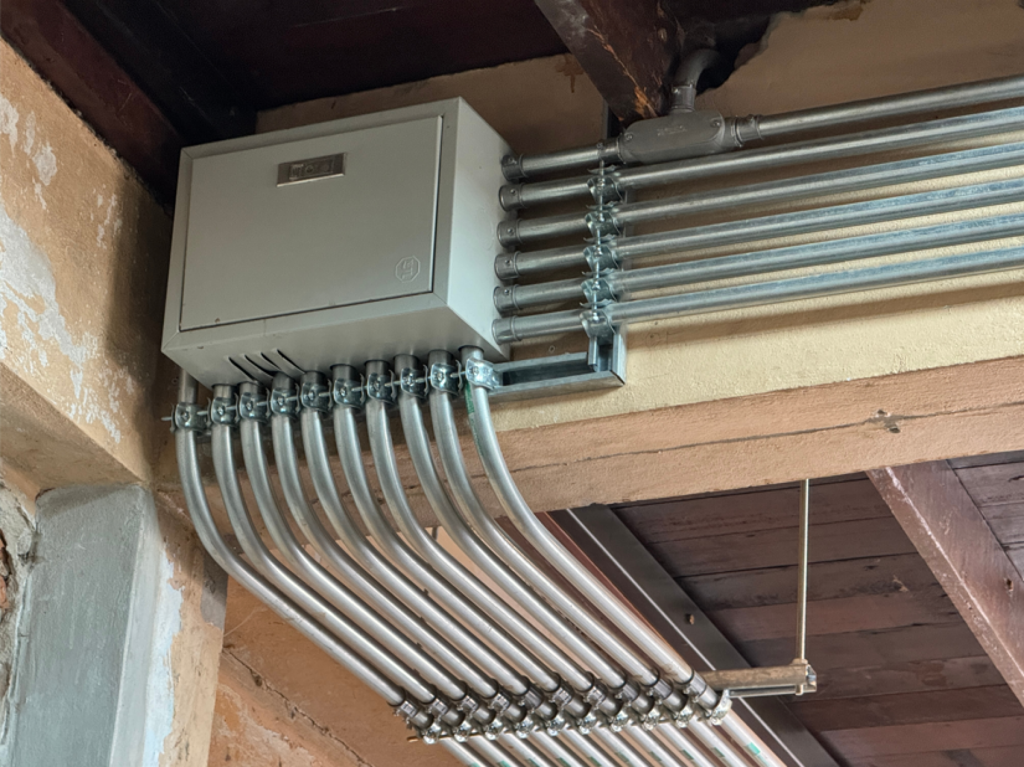 Pose de conduits électriques