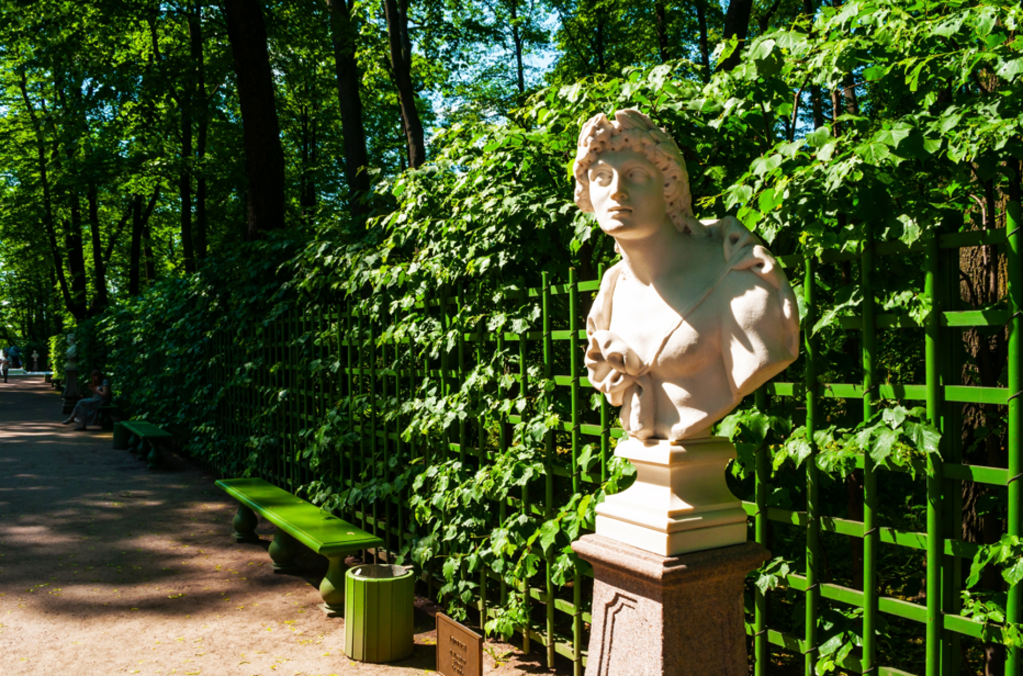 Création de jardins avec bustes décoratifs