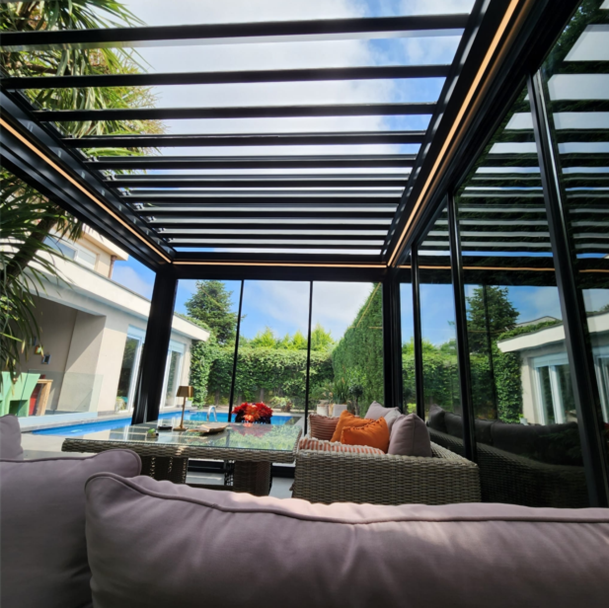 Installation de pergola résistante aux intempéries