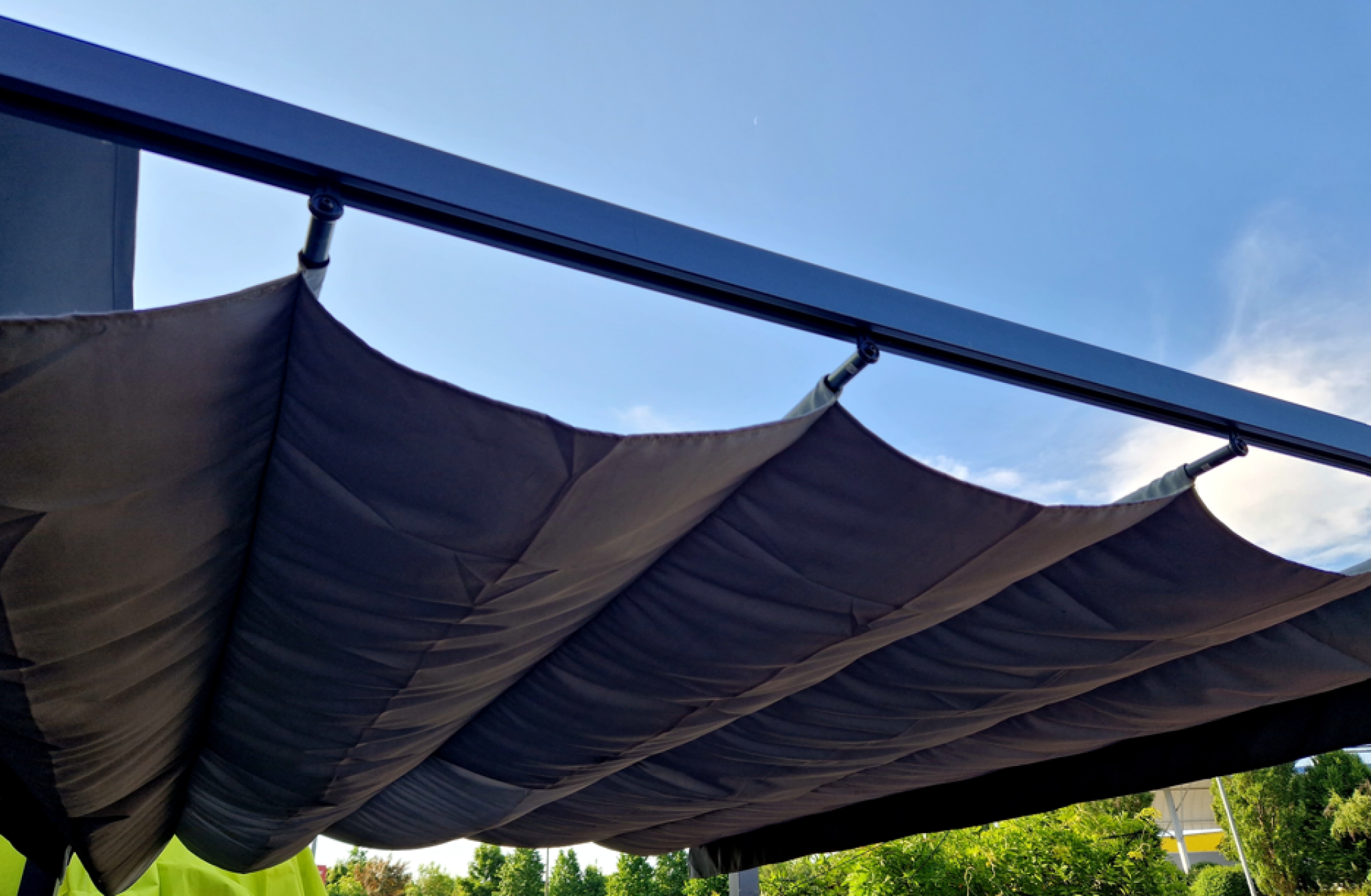 Installation de toile pour pergola