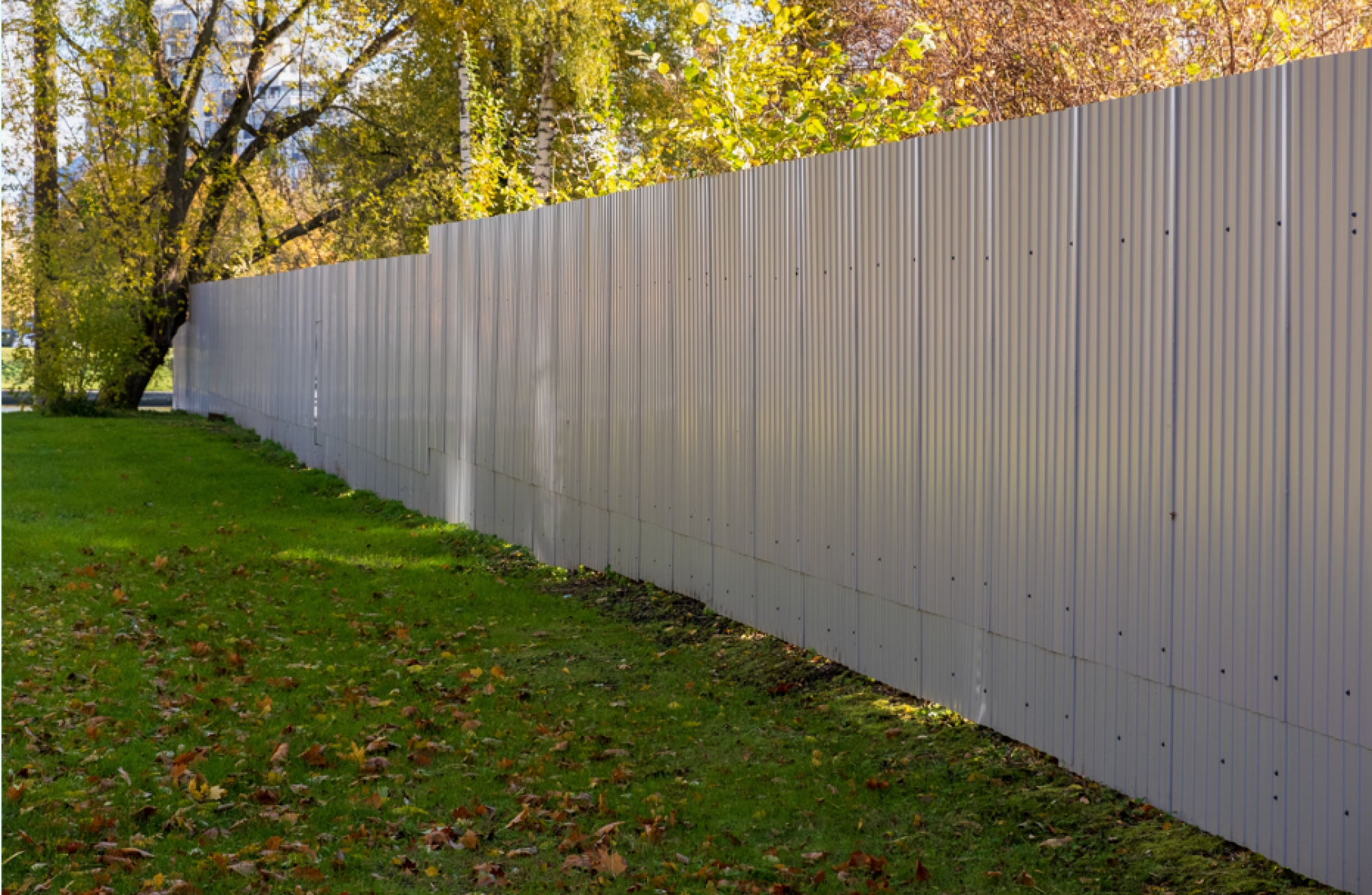 Pose de clôture pour aménagement extérieur