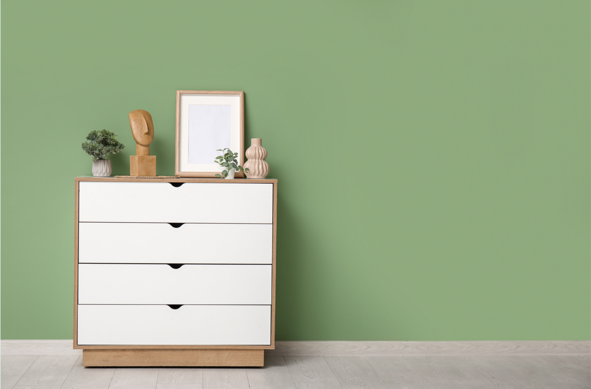 Commode à roulettes