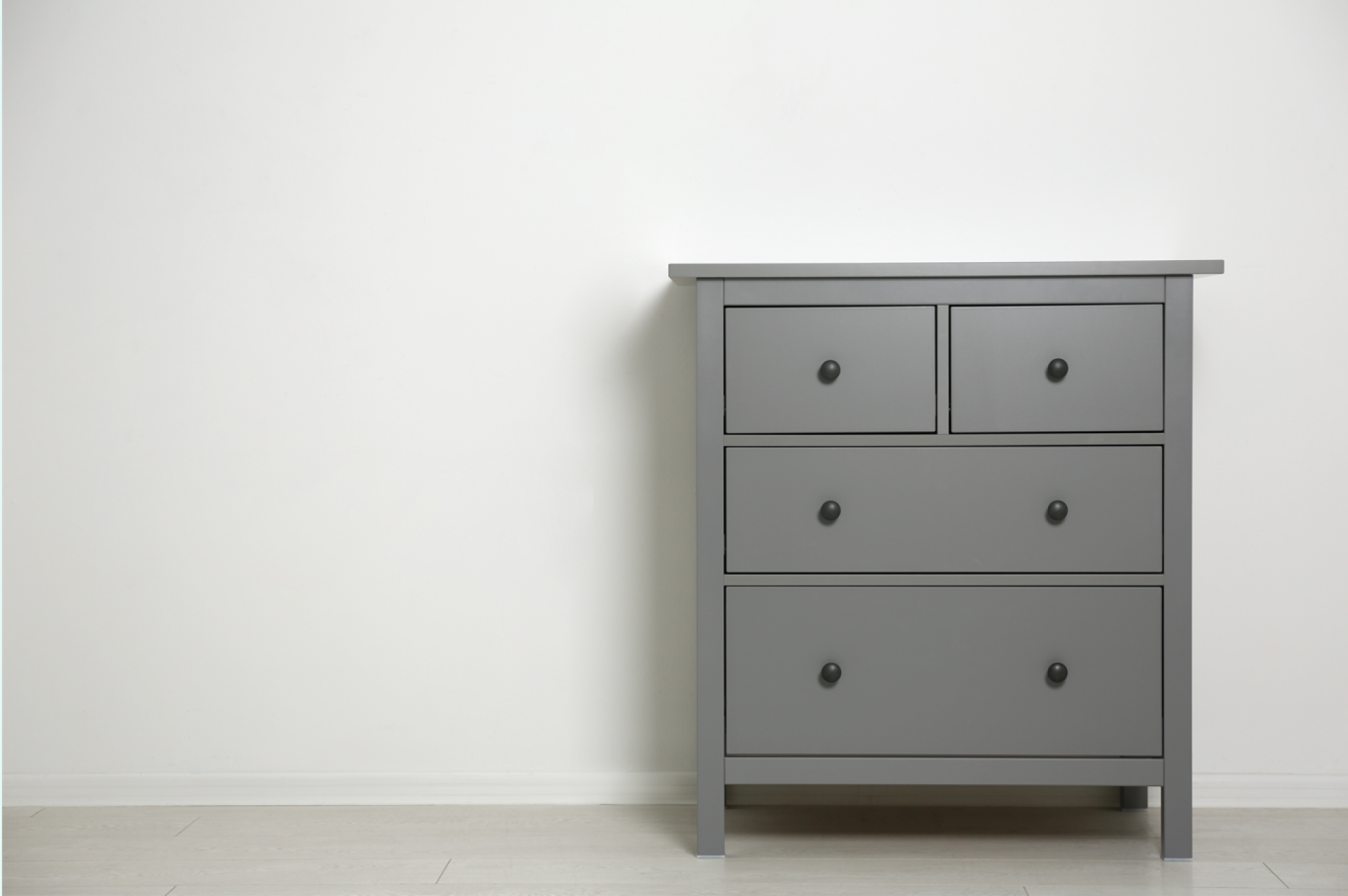 Commode minimaliste en chêne gris