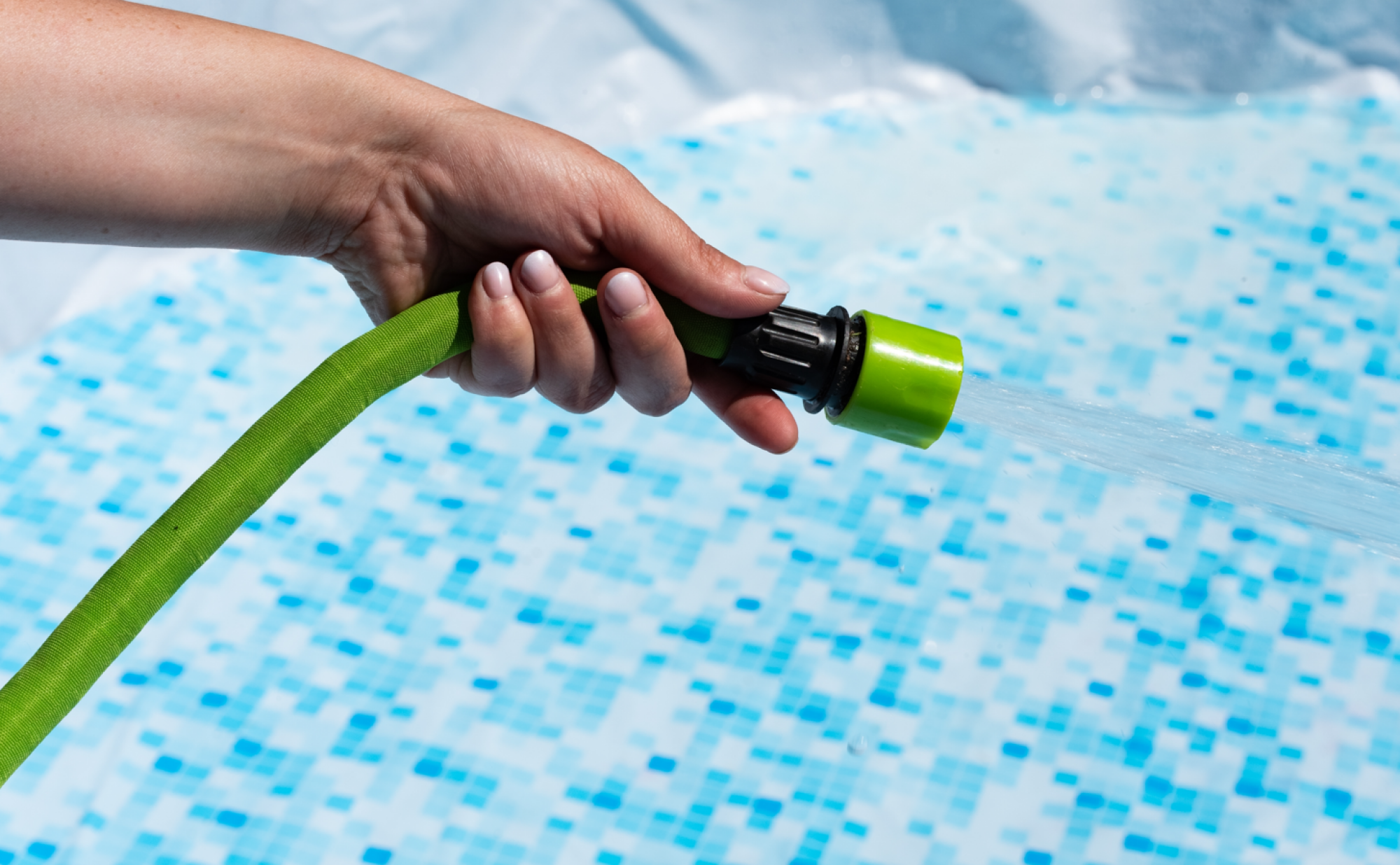 Installation de tuyaux de piscine