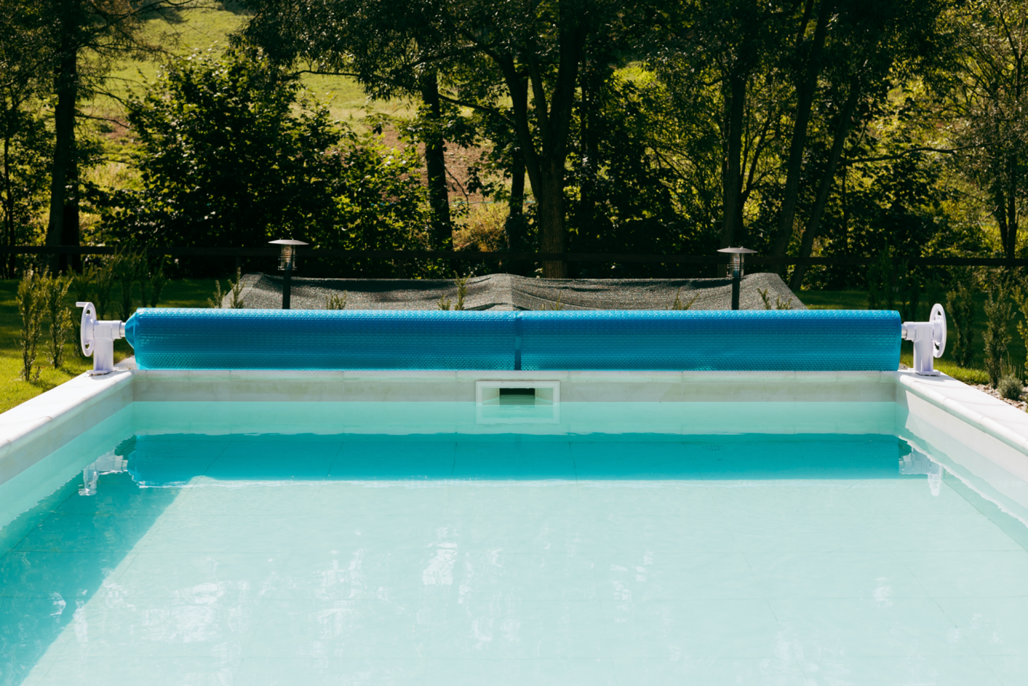 Pose de bâche de piscine