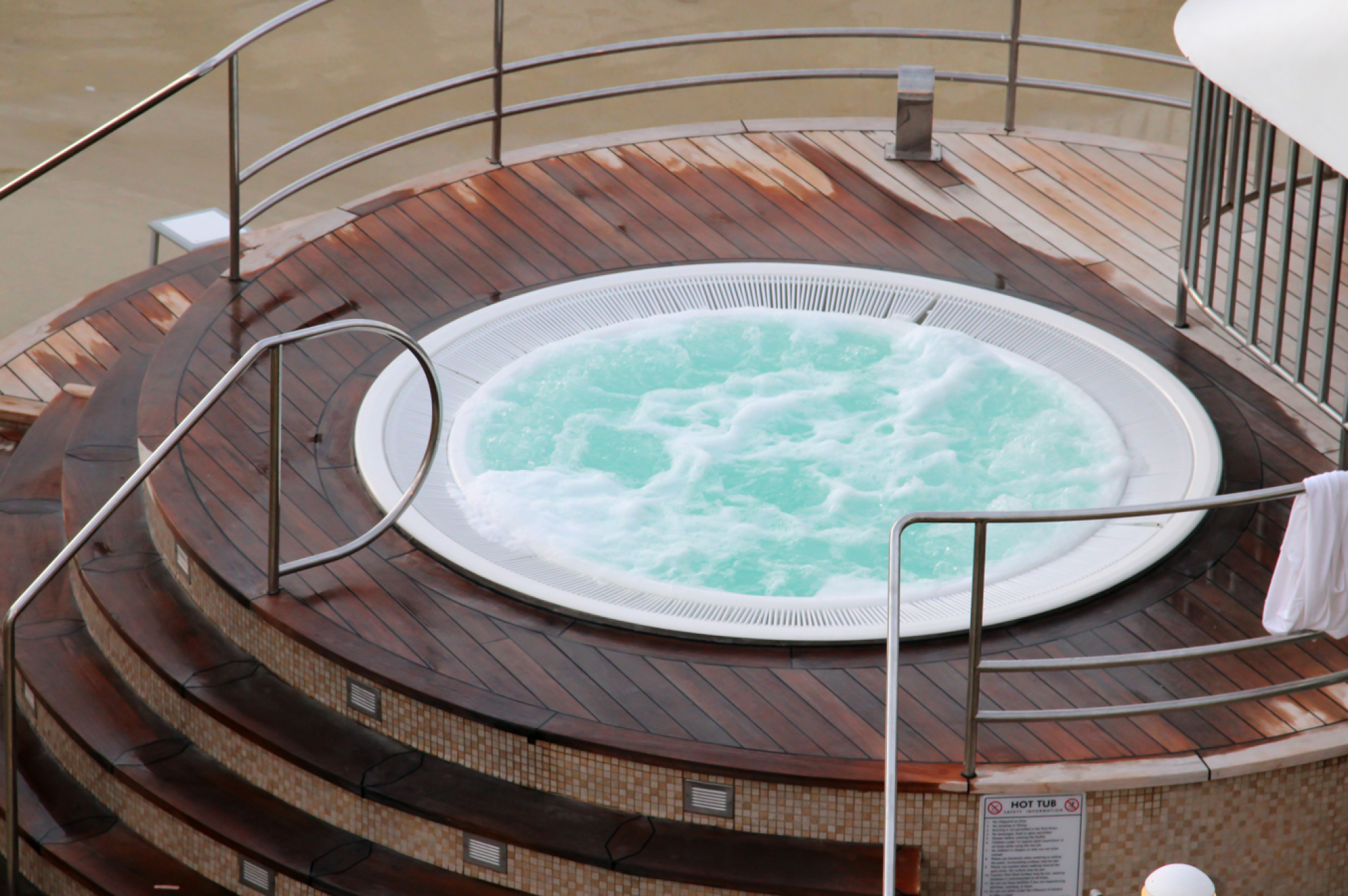 Service d'entretien de spa rond