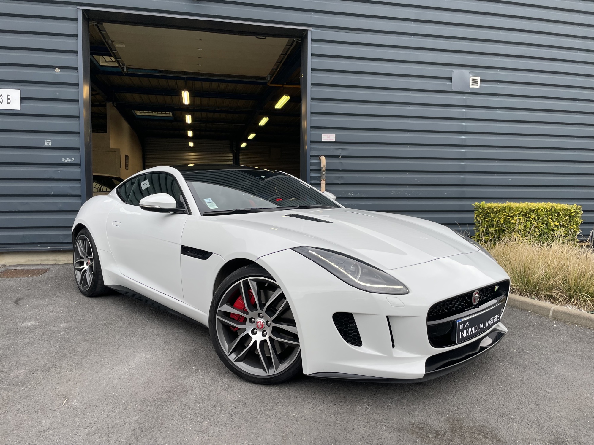 Jaguar F-Type R V8 550ch