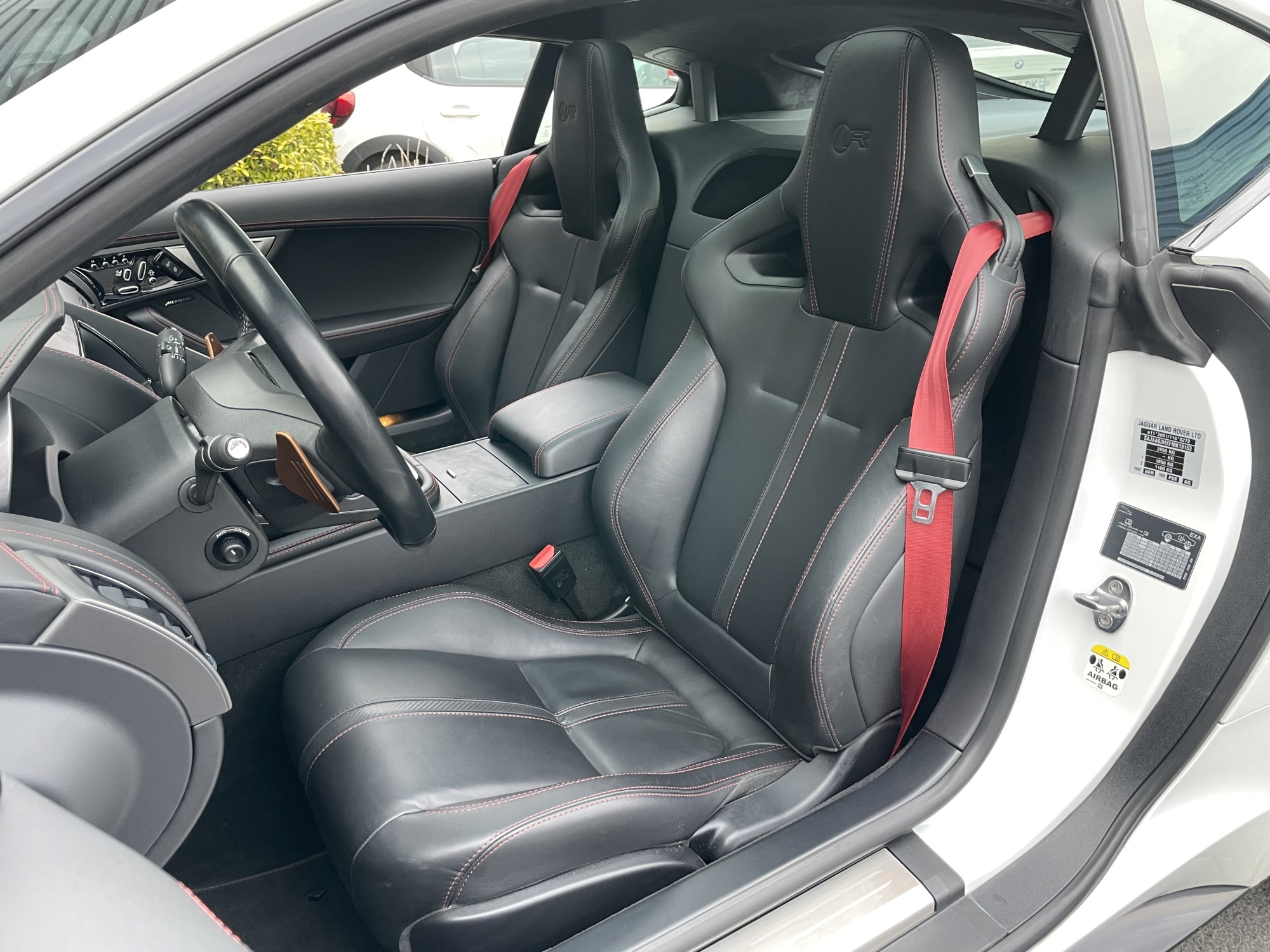 Jaguar F-Type R V8 550ch