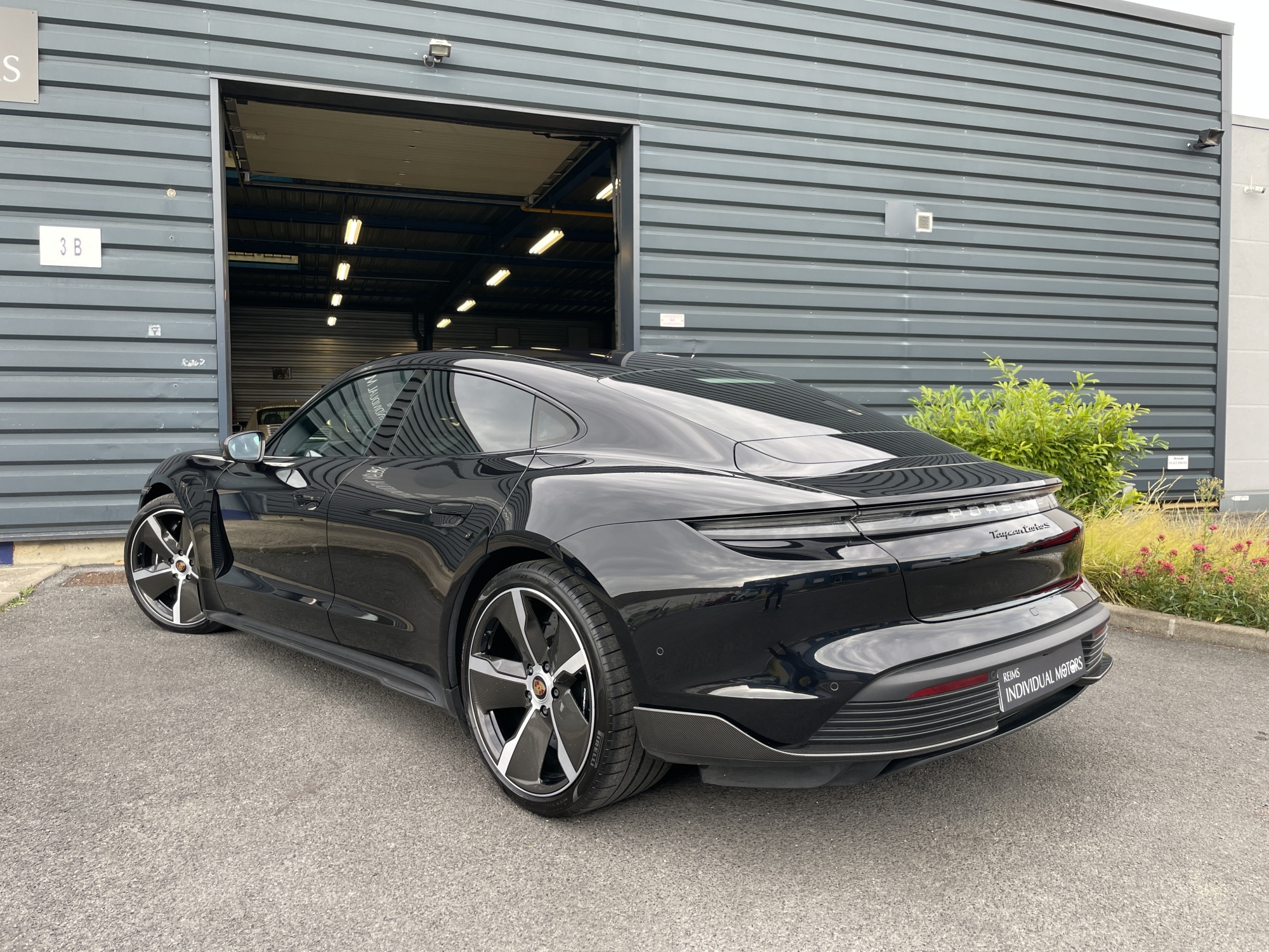 Porsche Taycan Turbo S 761ch / Porsche Approved