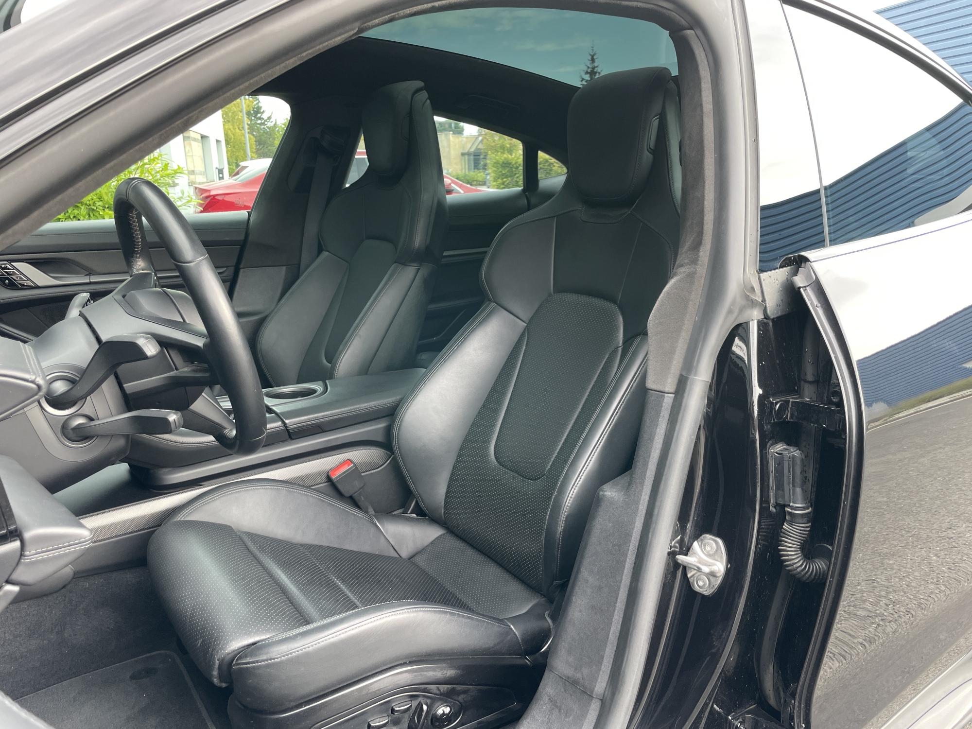 Porsche Taycan Turbo S 761ch / Porsche Approved