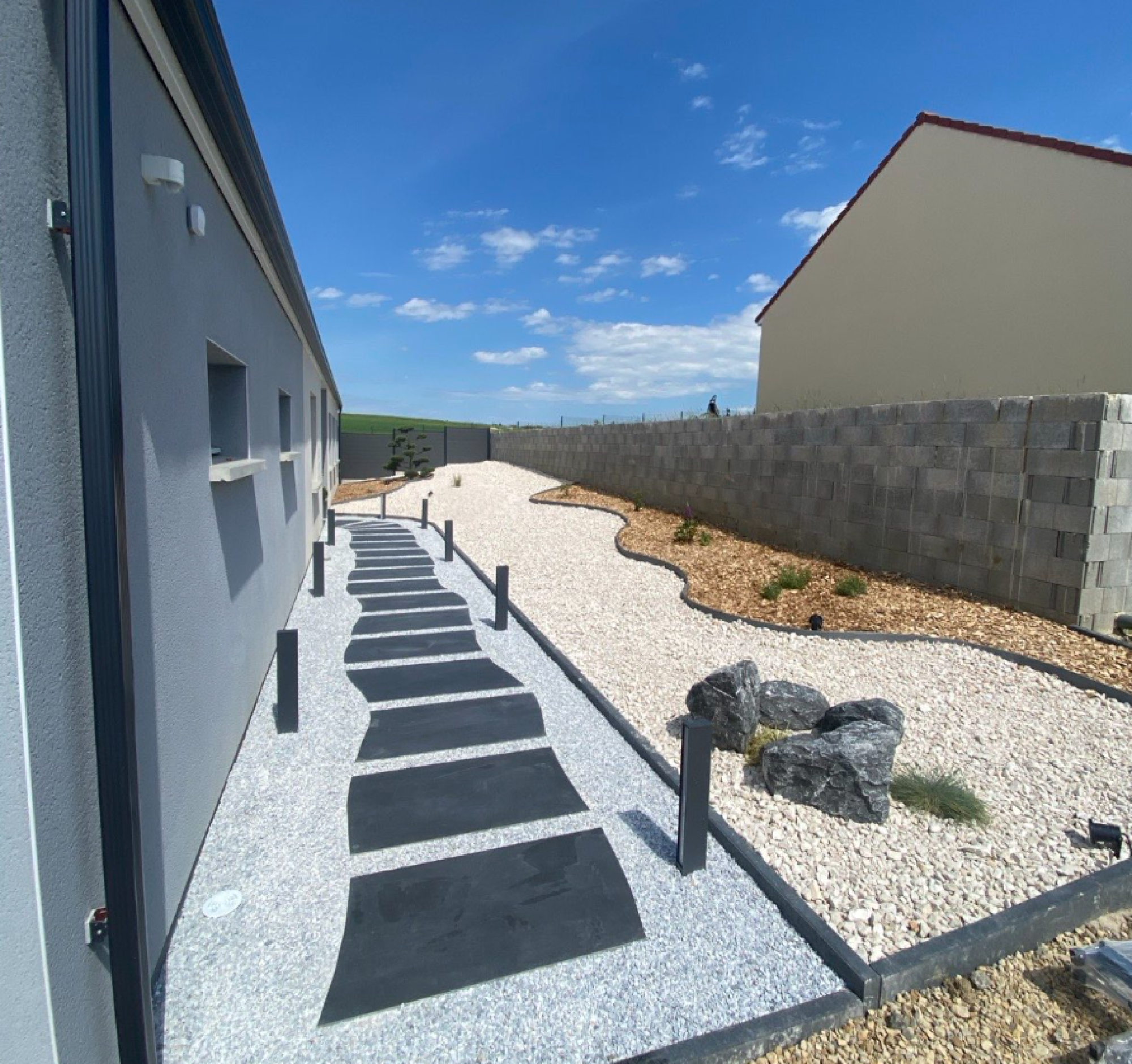 Création de massif, aménagement entrée de maison, Pa japonais, plantation des végétaux